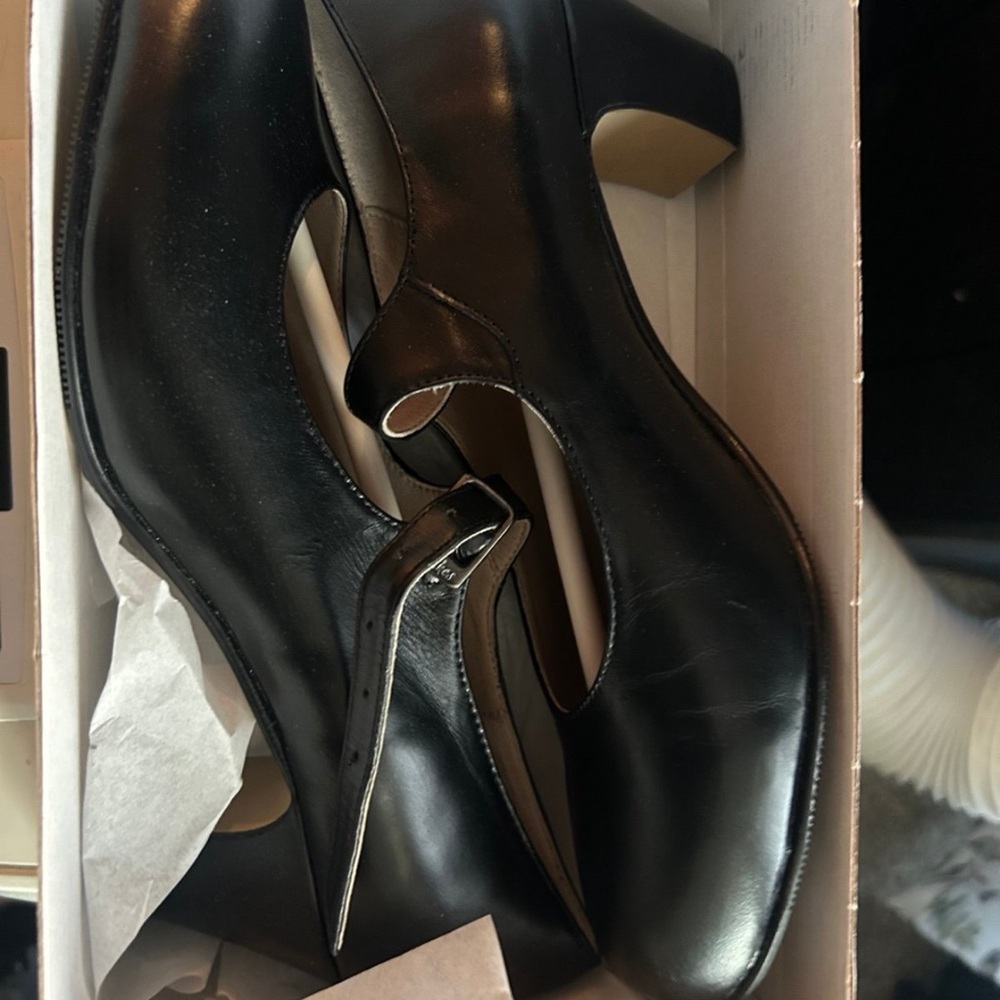 Elegant Black Heels with Polished Leather Finish